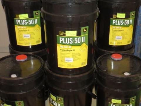 Prémium John Deere Plus-50 II 15W-40 motorolaj közvetlenül nagykereskedőtől Prémium John Deere Plus-50 II 15W-40 motorolaj közvetlenül nagykereskedőtől