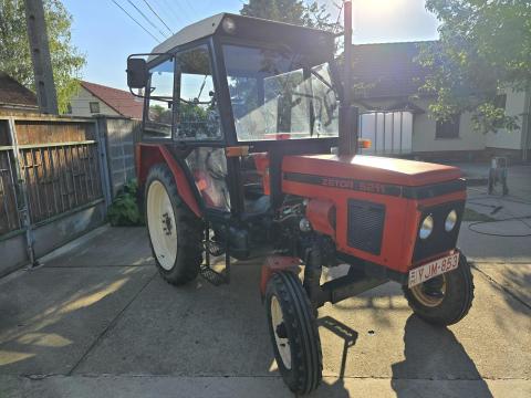 Eladó Zetor 5211 – 1989-es évjárat,  4 év műszakival,  művelőkerekekkel