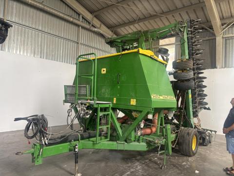 John Deere 740A 9 méteres gabonavetőgép John Deere 740A 9 méteres gabonavetőgép