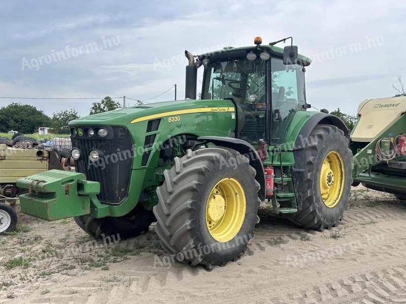 John Deere 8330