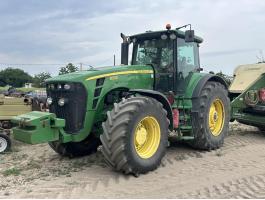 John Deere 8330