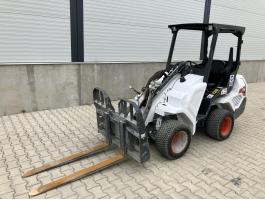 Eladó kiváló állapotú, használt Bobcat L28 típusú teleszkópos mini homlokrakodó kanállal és raklapvillával