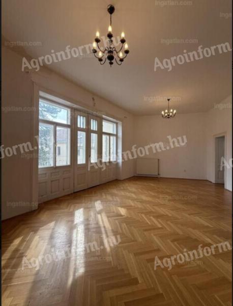 Belvárosi 430 m2 Ingatlan 500 m2 Telken