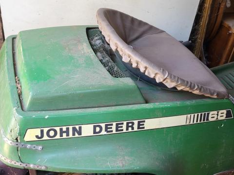 John Deere fűnyírótraktor John Deere fűnyírótraktor