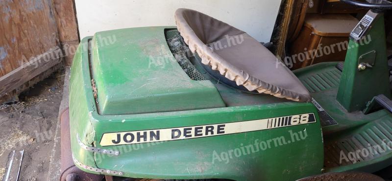 John Deere fűnyírótraktor