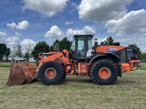 Hitachi ZW310-6 / 2016 / 17 337 üzemóra / Lízing 20%-tól
