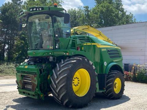 John Deere 8300