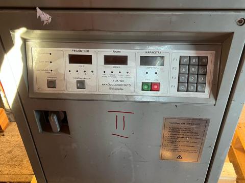 Elektrofone 12-24 V 150 A töltő Elektrofone 12-24 V 150 A töltő