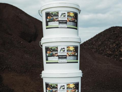 Agro Carbon Mátra lignit őrlemény vödrös kiszerelésben Agro Carbon Mátra lignit őrlemény vödrös kiszerelésben