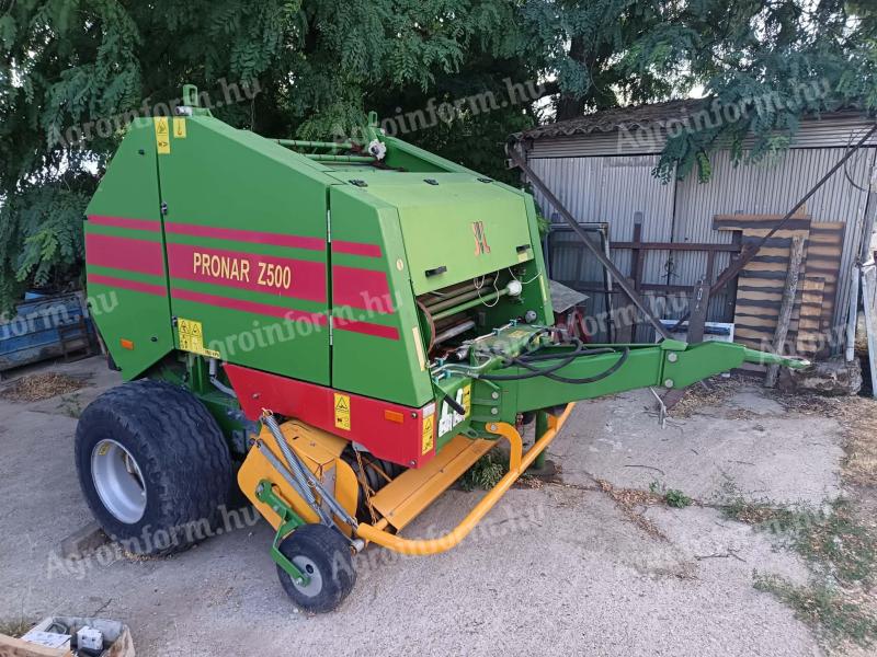 Pronar Z500 fixkamrás körbálázó, bálázó