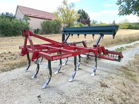 Vogel Noot Eurogrubber 11kapásVogel Noot eurogrubber eladó. 11 kapa,  240cm munkaszélesség. Gyári aprómagvetőegységgel. Szép gyári állapotban eladó. eladó