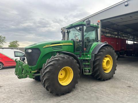 John Deere 7920