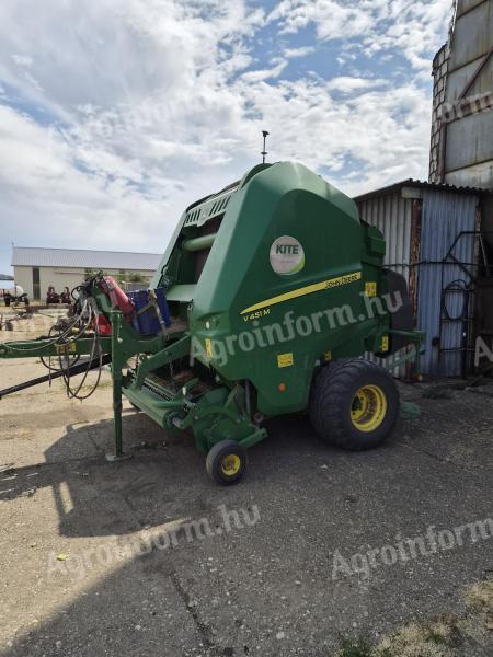 John Deere V451 M