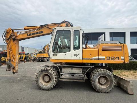 Liebherr A924 / 2000 / 24 358 üzemóra / Lízing 20%-tól Liebherr A924 / 2000 / 24 358 üzemóra / Lízing 20%-tól