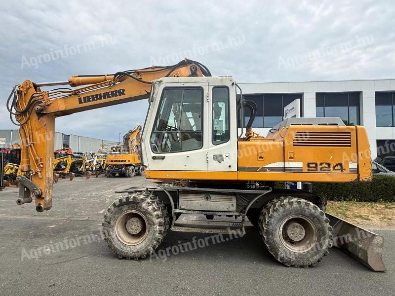 Liebherr A924 / 2000 / 24 358 üzemóra / Lízing 20%-tól