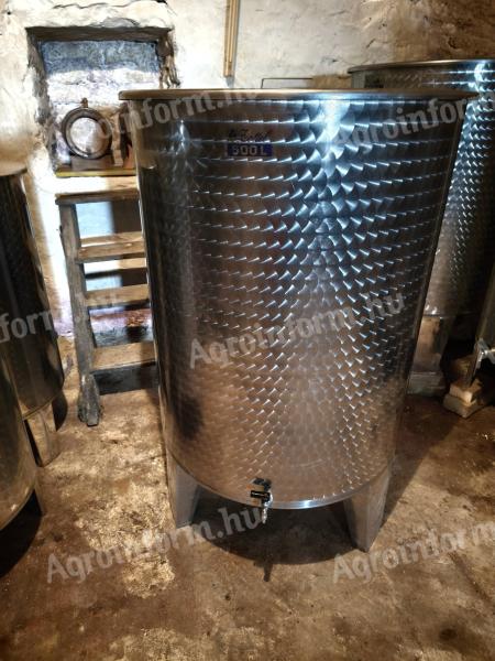 2 db 500 l Zottel inox úszófedeles bortartály eladó