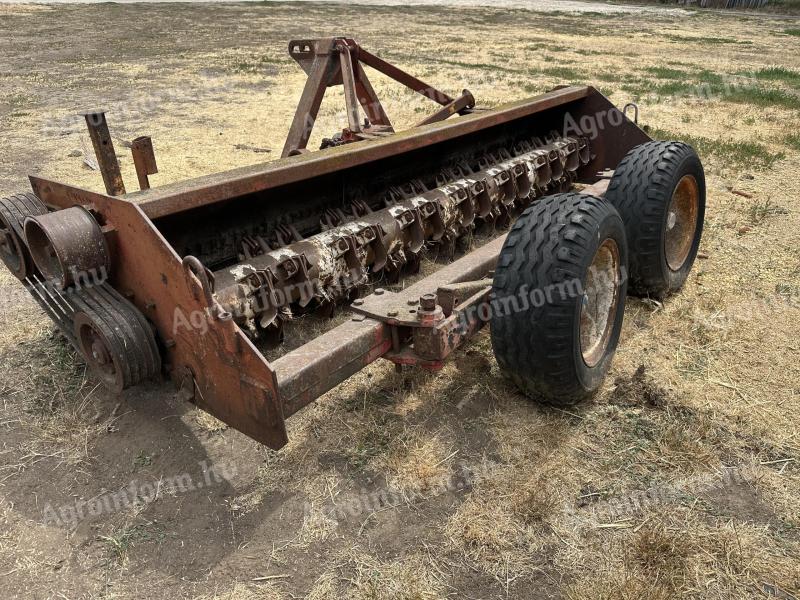Mezőgép M1401 fekvőhengeres zúzó eladó