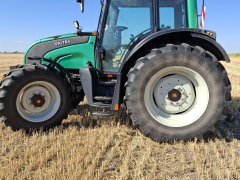 Valtra 124 lóerős, leinformálható előéletű traktor Valtra 124 lóerős, leinformálható előéletű traktor