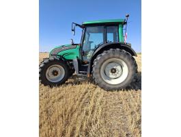 Valtra 124 lóerős, leinformálható előéletű traktor
