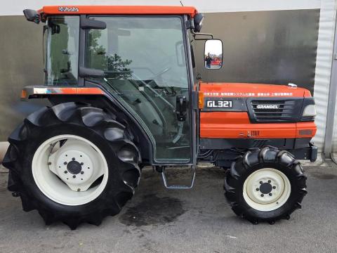 Akciós 2db Kubota 33LE PowerShift Klímás Ingyenes Szállítás Leszervizelve yanmar iseki carraro goldoni agt tz4k rába shibaura hinomoto mitsubishi john deere japán kistraktor traktor Akciós 2db Kubota 33LE PowerShift Klímás Ingyenes Szállítás Leszervizelve yanmar iseki carraro goldoni agt tz4k rába shibaura hinomoto mitsubishi john deere japán kistraktor traktor