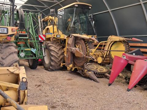 New Holland silózó