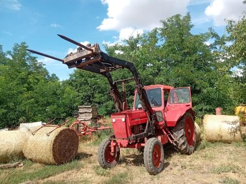 MTZ 80 traktor Khr-1500 homlokrakodóval