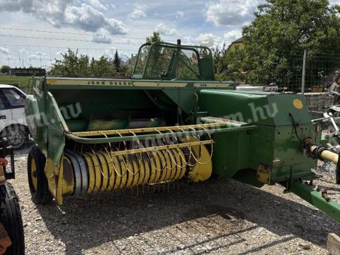 John Deere 342 kiskocka bálázó John Deere 342 kiskocka bálázó