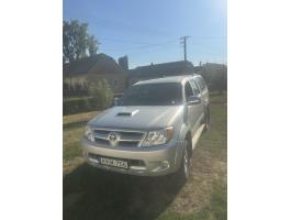 Dupla kabinos Toyota pickup eladó