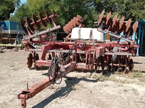 IH 7,2 méteres nehéztárcsa 95%-os lapokkal,  1989-es évjárat