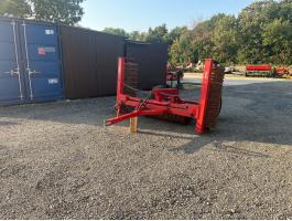 AgriFarm 390 vontatott Cambridge henger hidraulikus