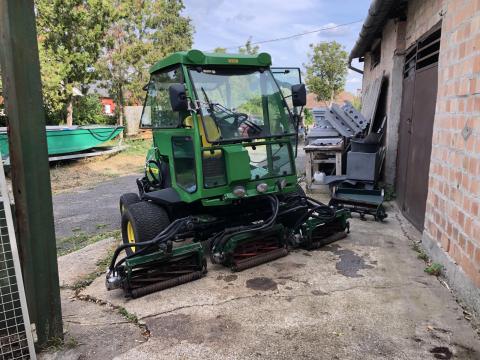 John Deere 8700 fűnyíró traktor John Deere 8700 fűnyíró traktor