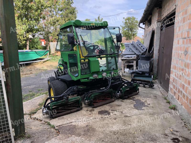 John Deere 8700 fűnyíró traktor