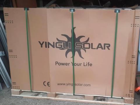 Yingli YL400D-37e (más néven YLM-J 3.0 PRO) egy nagy hatékonyságú,  monokristályos