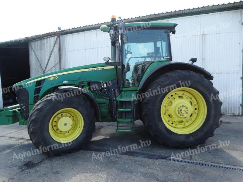 John Deere 8530