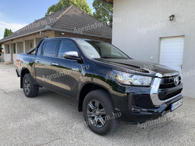 Toyota Hilux pick-up automata váltóval, garanciális
