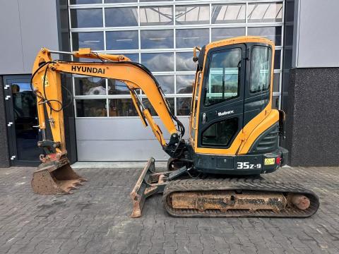 Hyundai Robex 35Z-9 / 2018 / 3 693 üzemóra / Lízing 20%-tól Hyundai Robex 35Z-9 / 2018 / 3 693 üzemóra / Lízing 20%-tól