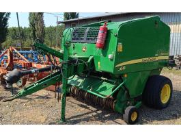 John Deere 568 bálázó