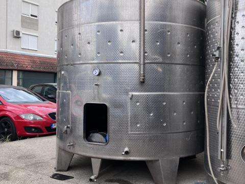 Eladó 2db 95 hl- s (9500 liter) saválló rozsdamentes acél, erjesztő/tároló tartály Eladó 2db 95 hl- s (9500 liter) saválló rozsdamentes acél, erjesztő/tároló tartály