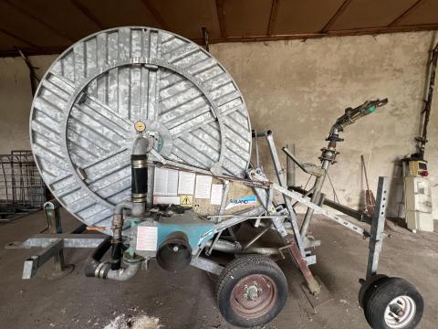 Irriland 75/250-es (a jelölésben a 75 mm-es csőátmérőt és a 250 m-es hosszúságot jelentő) öntöződob