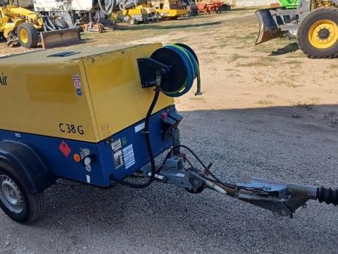 COMPAIR C38 G12 típusú csavarkompresszor + 8 KW-os agregátor