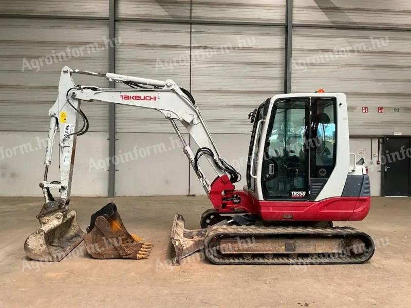 Takeuchi TB 250 / 2018 / 2465 üó / Lízing 20%-tól
