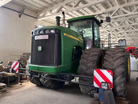 John Deere 9320 derékcsuklós traktor | 2006 | 11352 Üóra | 370 LE |