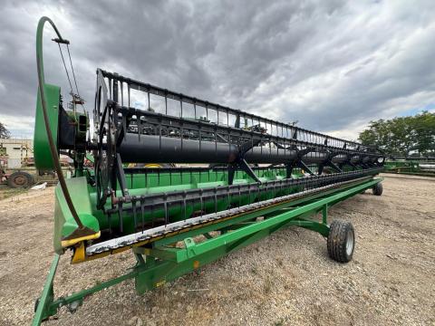 John Deere 635F flexibilis vágóasztal (10,7 m) + UNI-2 vágóasztal kocsi John Deere 635F flexibilis vágóasztal (10,7 m) + UNI-2 vágóasztal kocsi