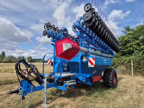 Lemken Solitair 12 gabonavetőgép 10 méter munkaszélességgel új Lemken Solitair 12 gabonavetőgép 10 méter munkaszélességgel új