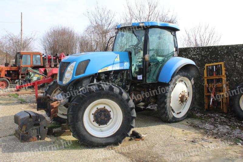 New Holland T7050 traktor
