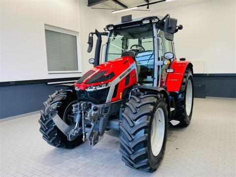 Massey Ferguson 5S.115 Dyna4 magasan felszerelt demó traktor eladó Massey Ferguson 5S.115 Dyna4 magasan felszerelt demó traktor eladó