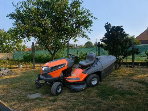 Husqvarna TC 242T fűgyűjtős fűnyíró traktor, 6 üzemórás, deflektorral Husqvarna TC 242T fűgyűjtős fűnyíró traktor, 6 üzemórás, deflektorral