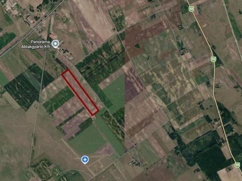Kiskunhalason a Füzesben 8, 24ha szántó, aszfaltút mellett Kiskunhalason a Füzesben 8, 24ha szántó, aszfaltút mellett