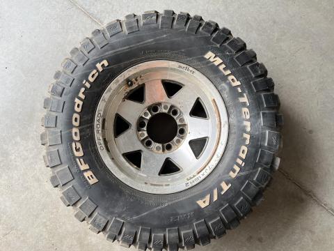 Eladó 4 db BFGoodrich Mud-Terrain T/A KM2 terepgumi alufelnire szerelve Eladó 4 db BFGoodrich Mud-Terrain T/A KM2 terepgumi alufelnire szerelve