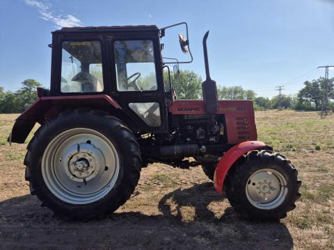 Mtz 820 traktor 4 uj gumi Mtz 820 traktor 4 uj gumi